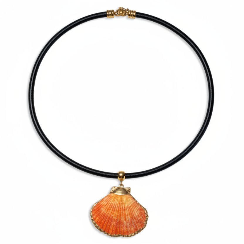 Queen Conch Leather Necklace